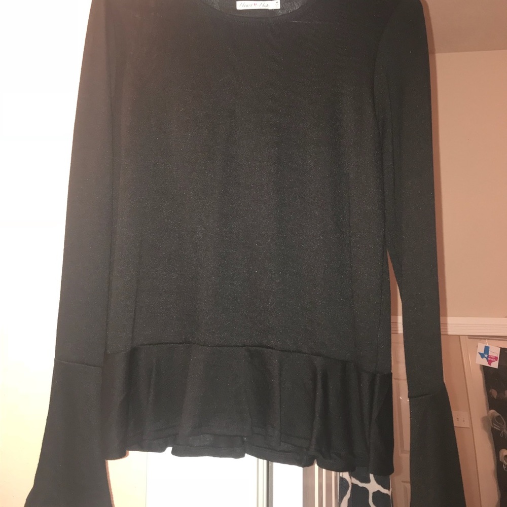 BLACK LONG SLEEVE T-SHIRT!!